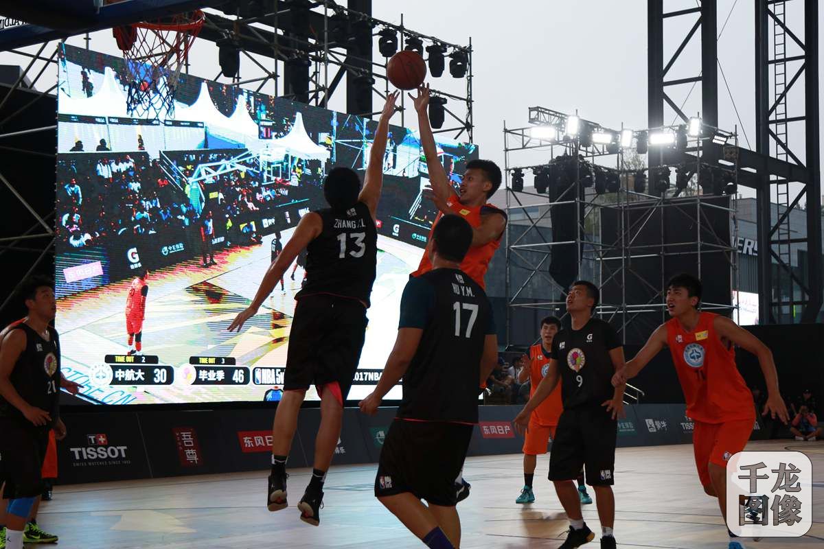 他丝毫不受 他丝毫不受