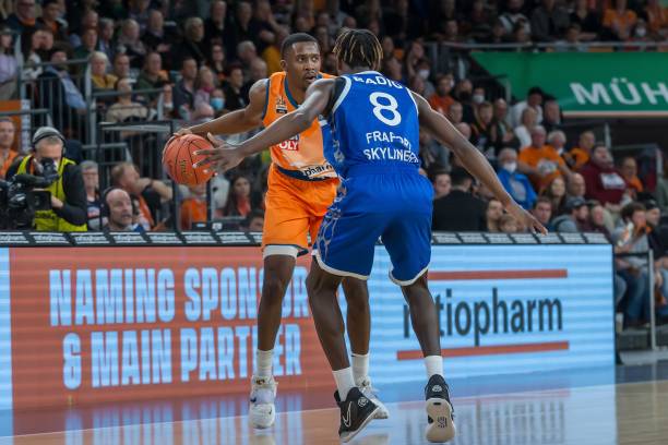 此处为化名 此处为化名